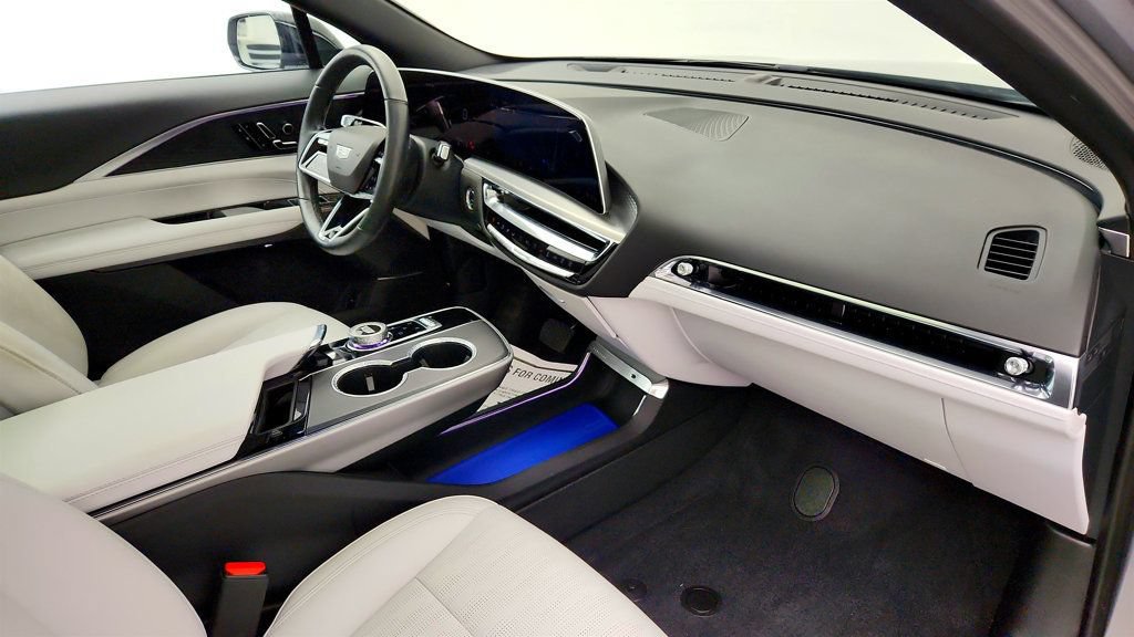 Used 2025 Cadillac Lyriq Luxury RWD image 24