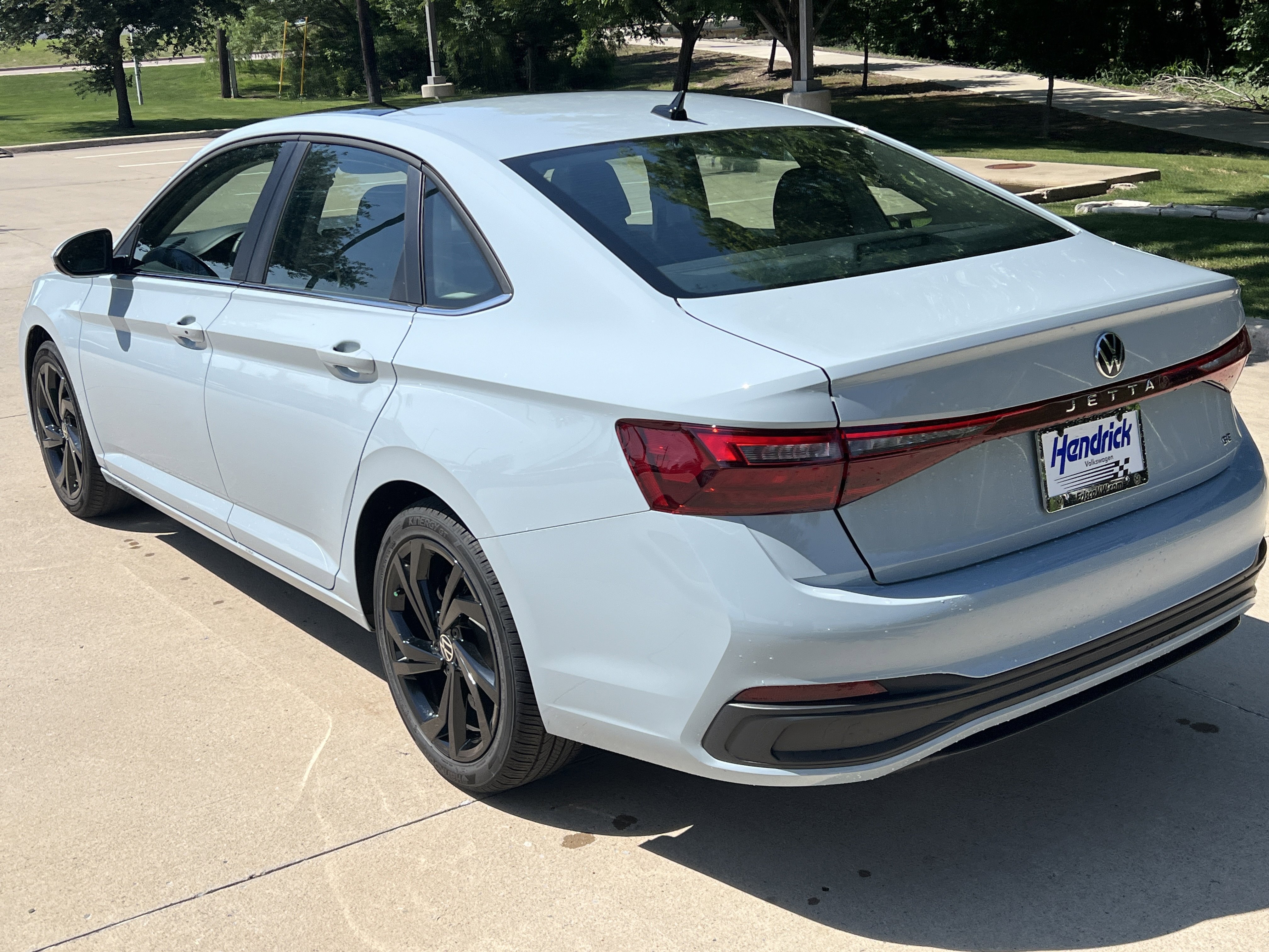 Used 2025 Volkswagen Jetta SE w/ Sunroof Package FWD image 8