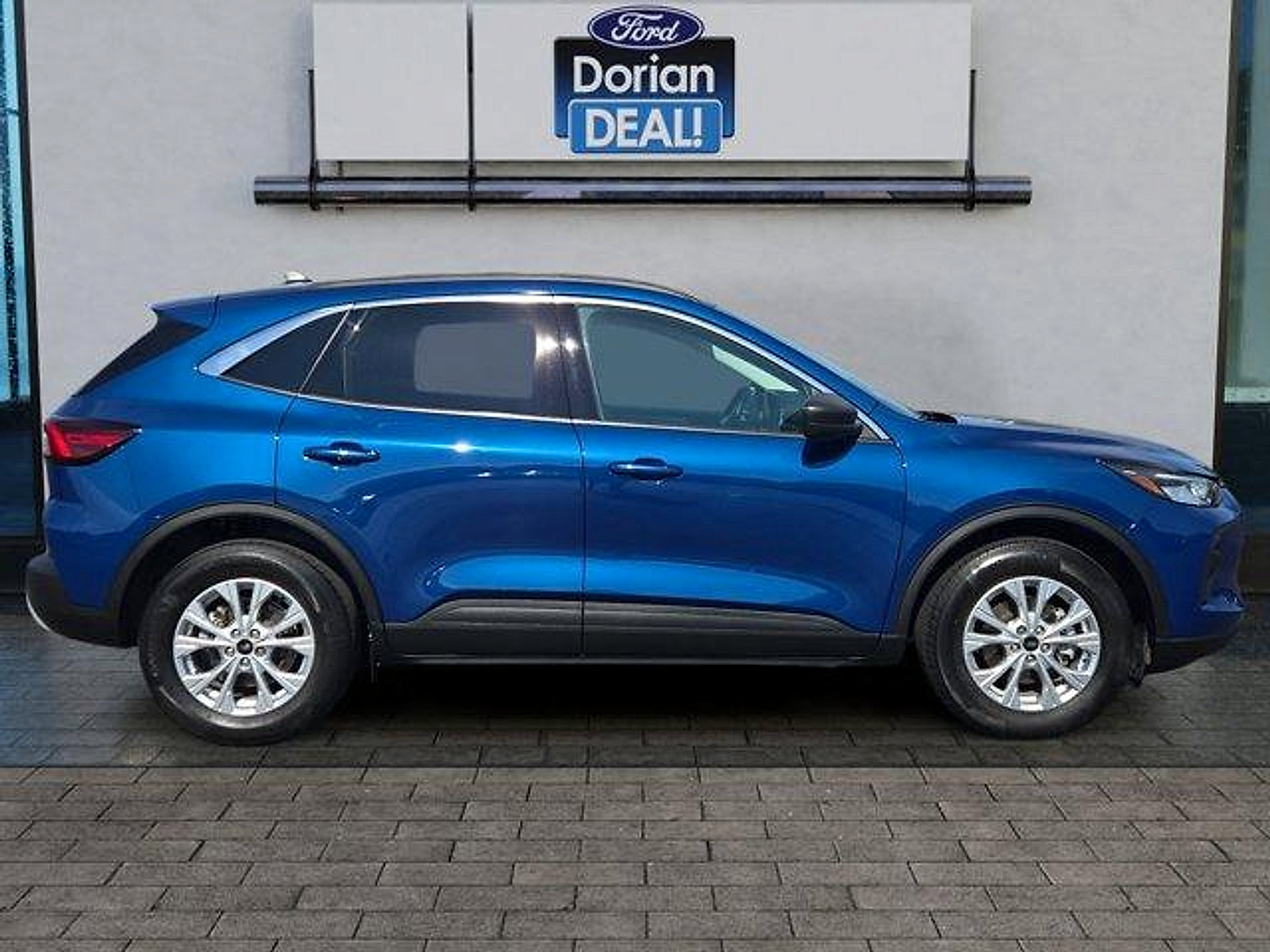 Certified 2023 Ford Escape Active w/ Tech Pack #1 AWD/4WD image 2