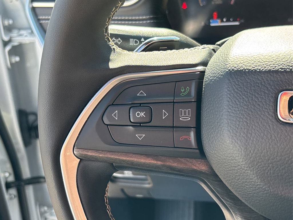 Used 2025 Jeep Grand Cherokee L Limited w/ Black Appearance Package image 30