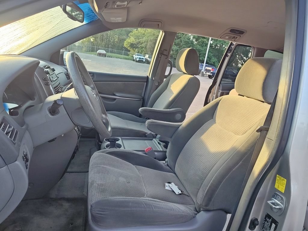 Used 2010 Toyota Sienna LE FWD image 7