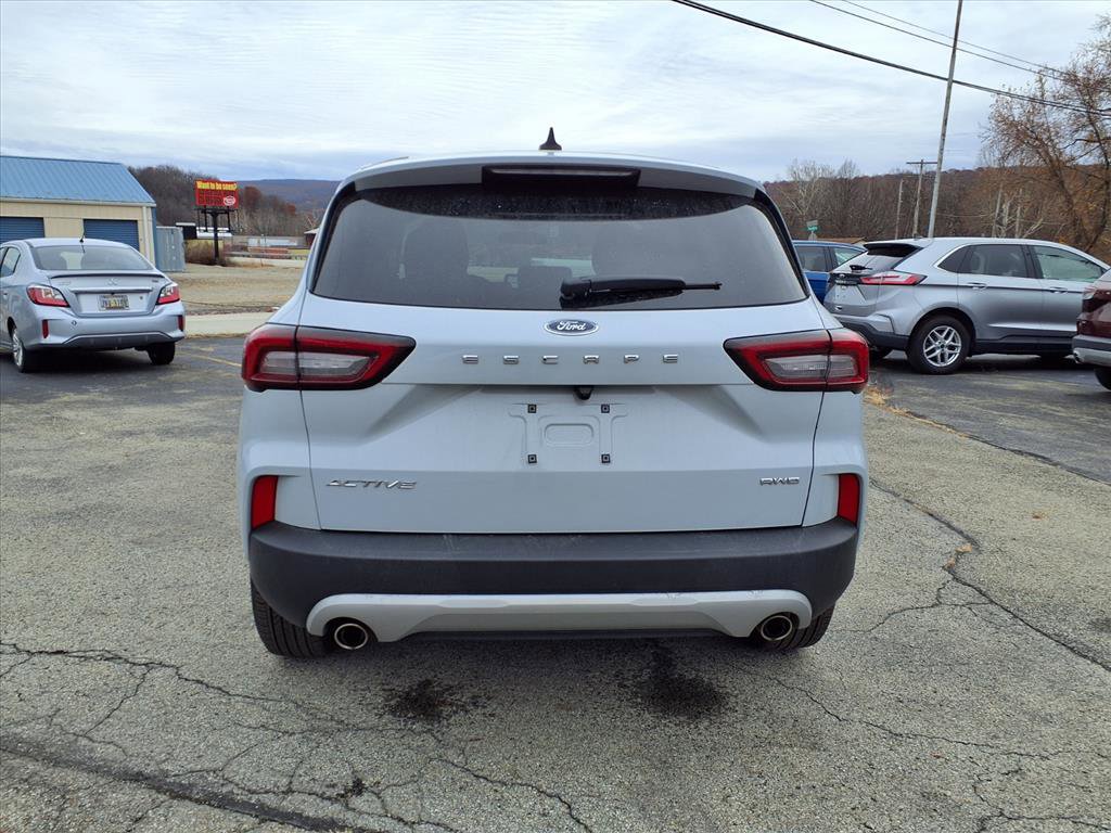 Used 2025 Ford Escape Active AWD/4WD image 4