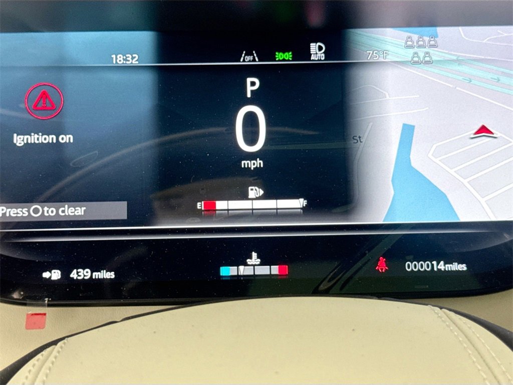 New 2025 Land Rover Range Rover Long Wheelbase SE image 12