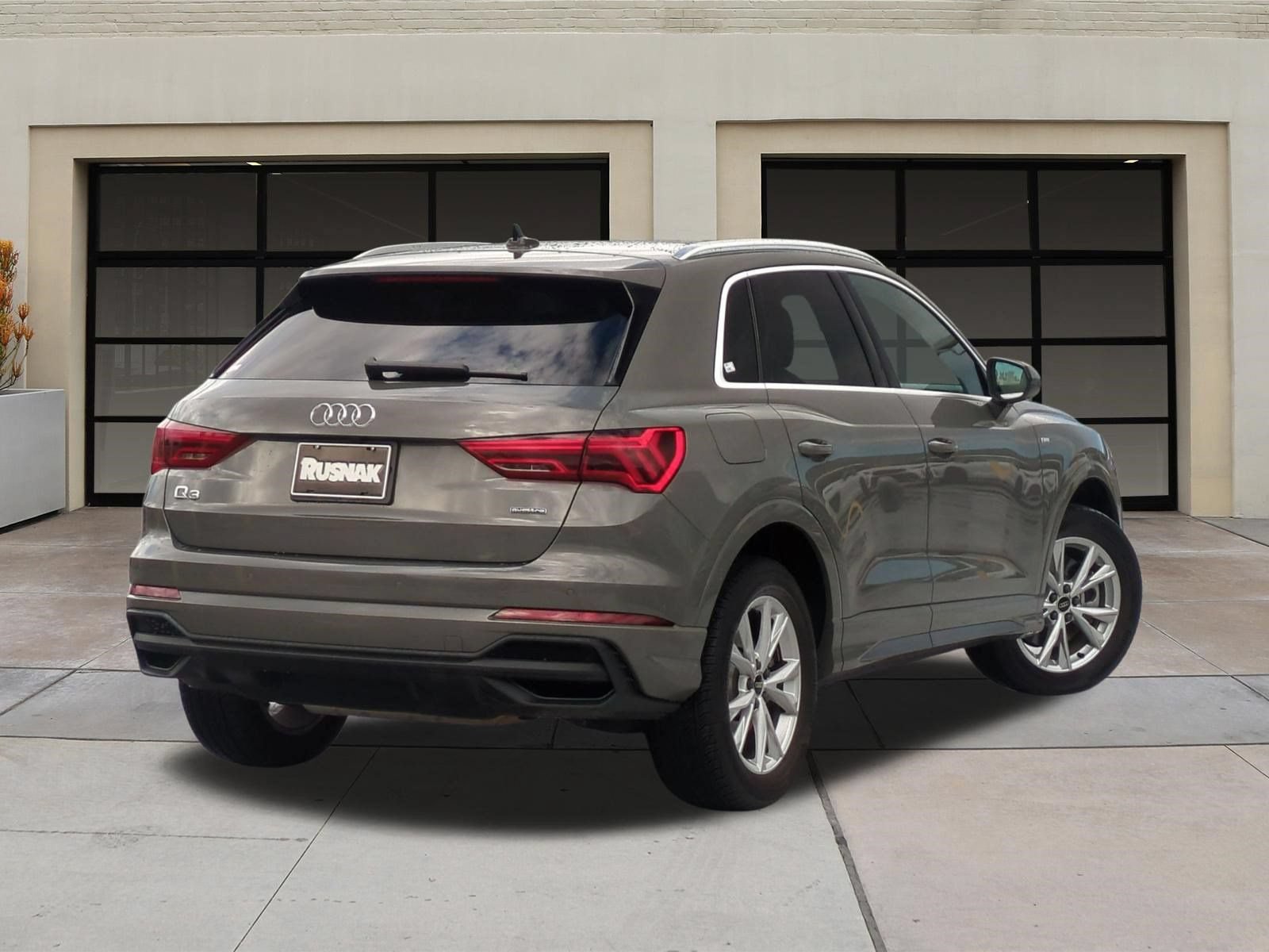 Used 2023 Audi Q3 2.0T Premium w/ Convenience Package AWD/4WD image 4