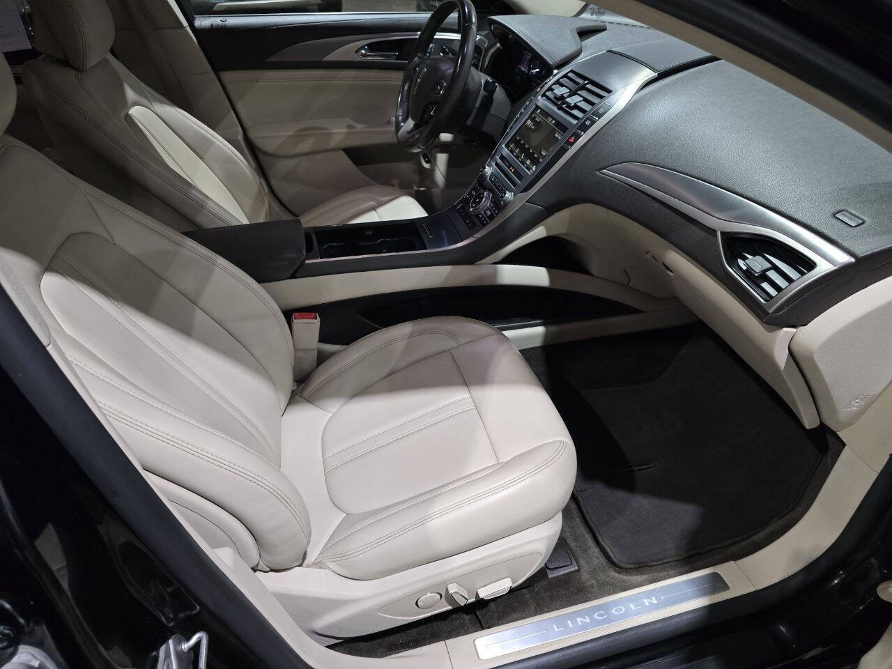 Used 2017 Lincoln MKZ Premiere FWD image 34
