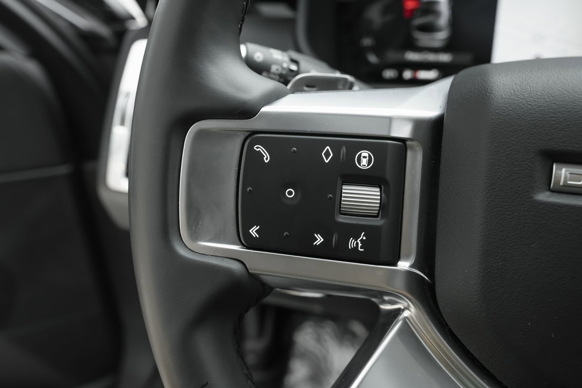 Used 2024 Land Rover Discovery S image 17