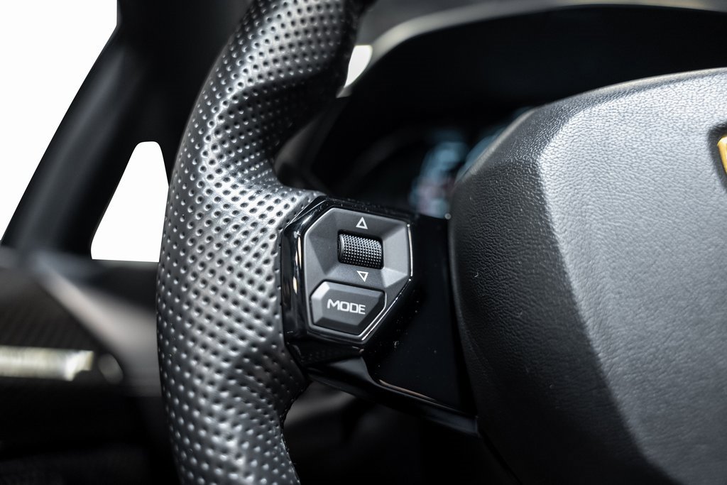 Used 2017 Lamborghini Aventador LP 700-4 image 39