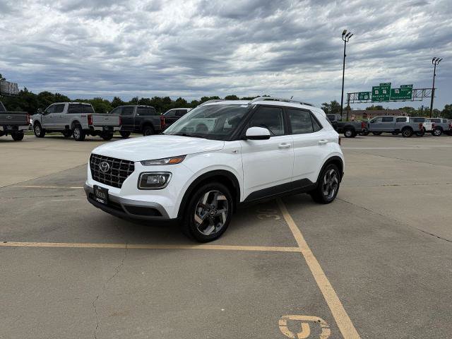 Used 2024 Hyundai Venue SEL FWD image 4