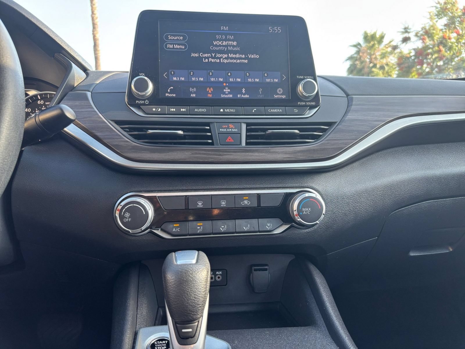 Used 2025 Nissan Altima 2.5 SV FWD image 16