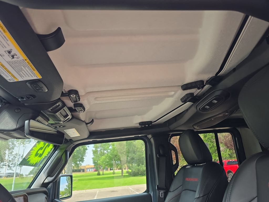 Used 2025 Jeep Gladiator Rubicon w/ Safety Group AWD/4WD image 23