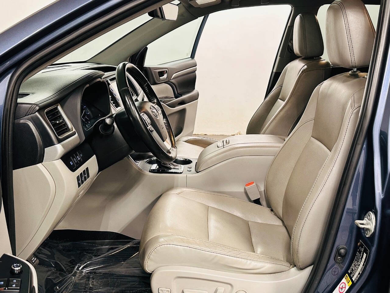 Used 2019 Toyota Highlander Limited Platinum AWD/4WD image 10
