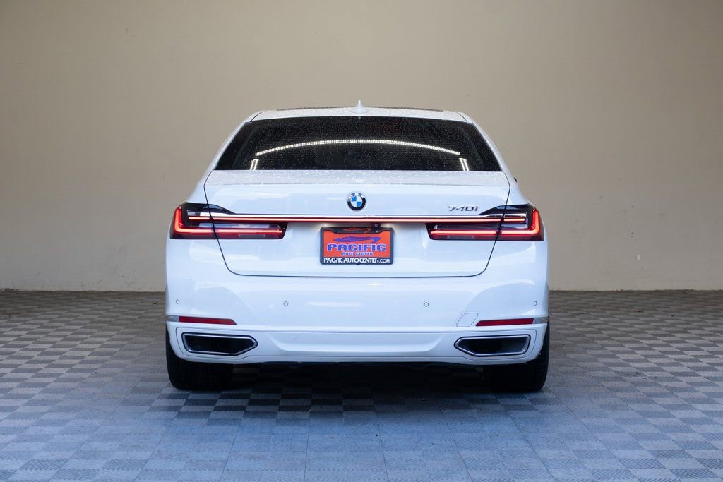 Used 2021 BMW 740i w/ Premium Package RWD image 11