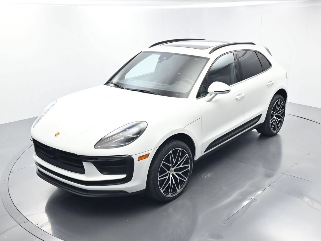 Certified 2026 Porsche Macan AWD/4WD image 32