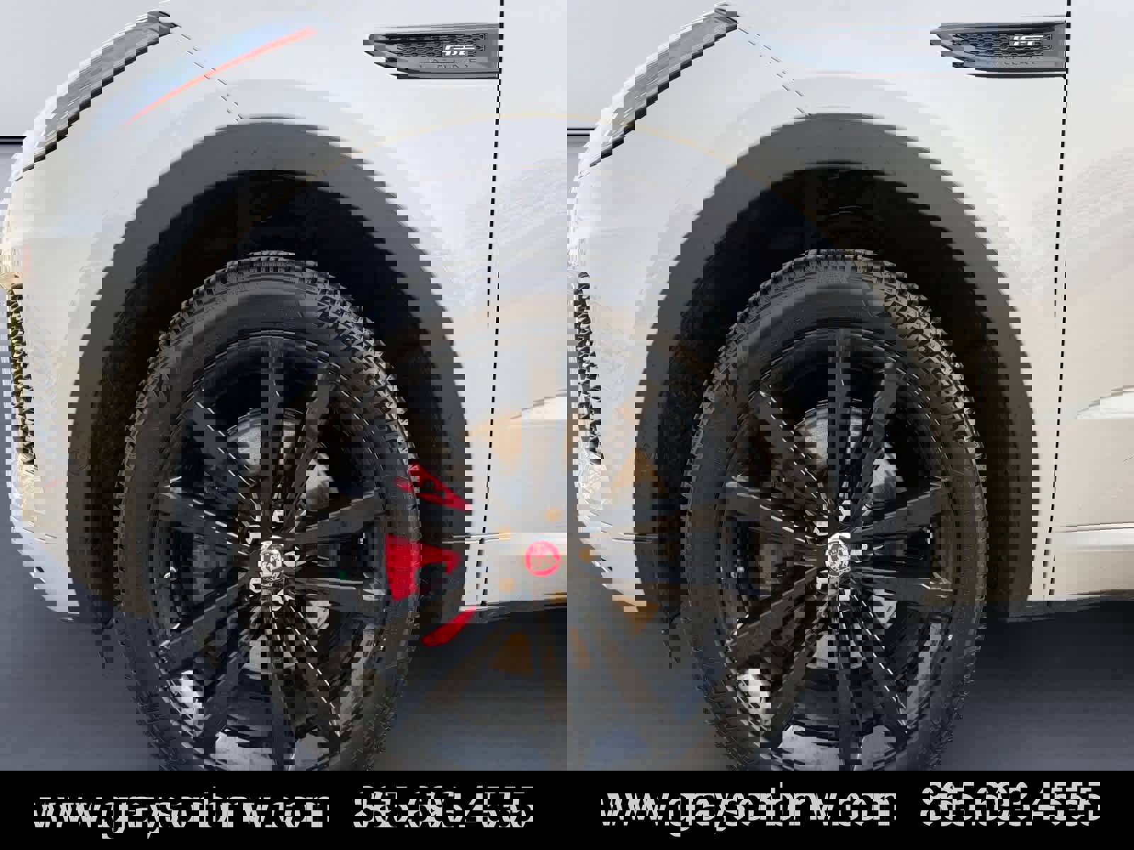 Used 2019 Jaguar E-PACE R-Dynamic HSE image 9