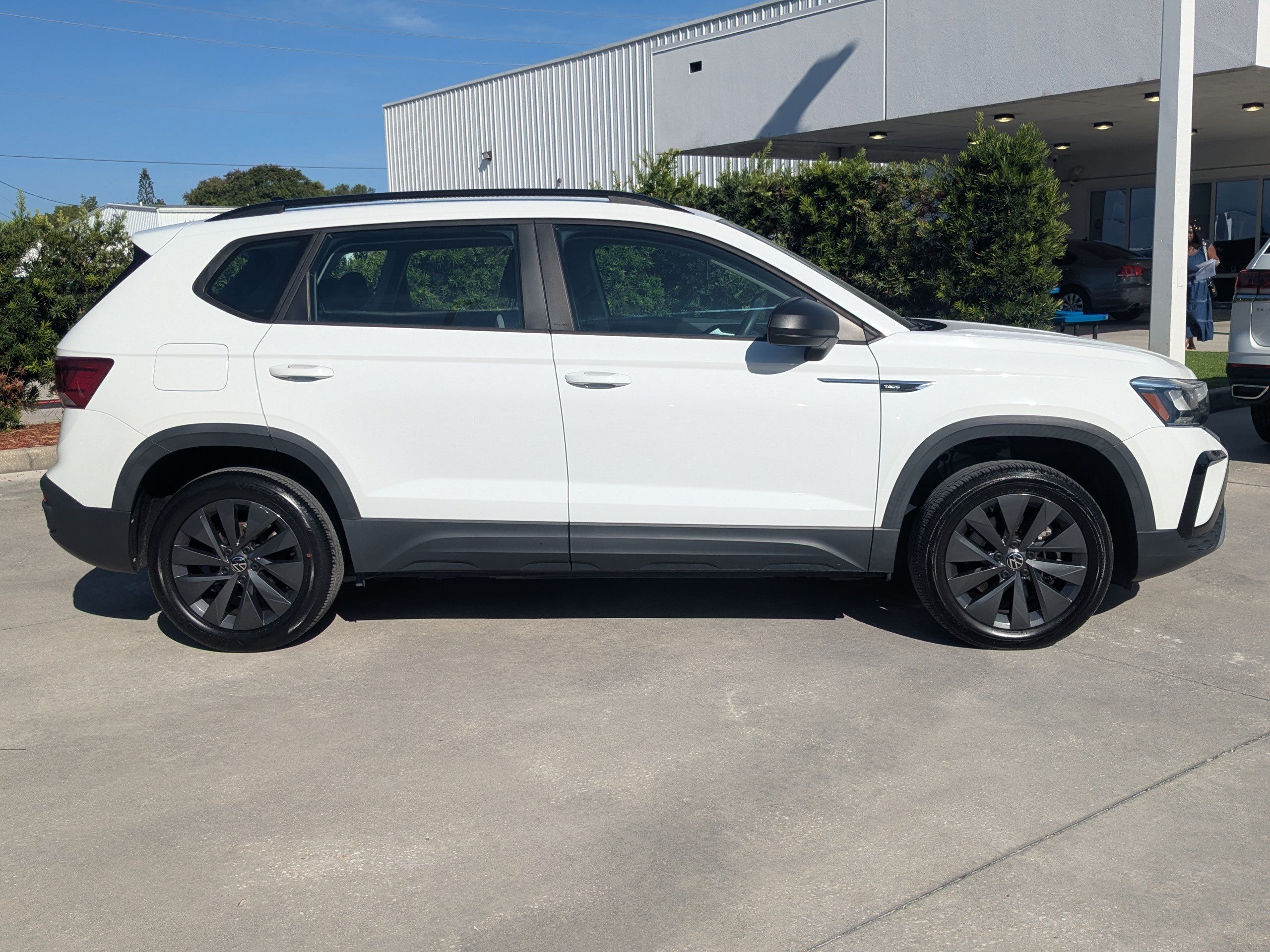 Used 2022 Volkswagen Taos S FWD image 2