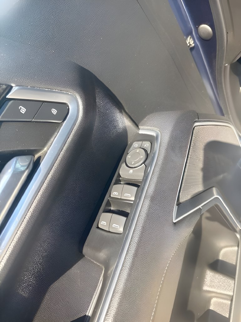 Used 2023 Chevrolet Silverado 1500 LT AWD/4WD image 41