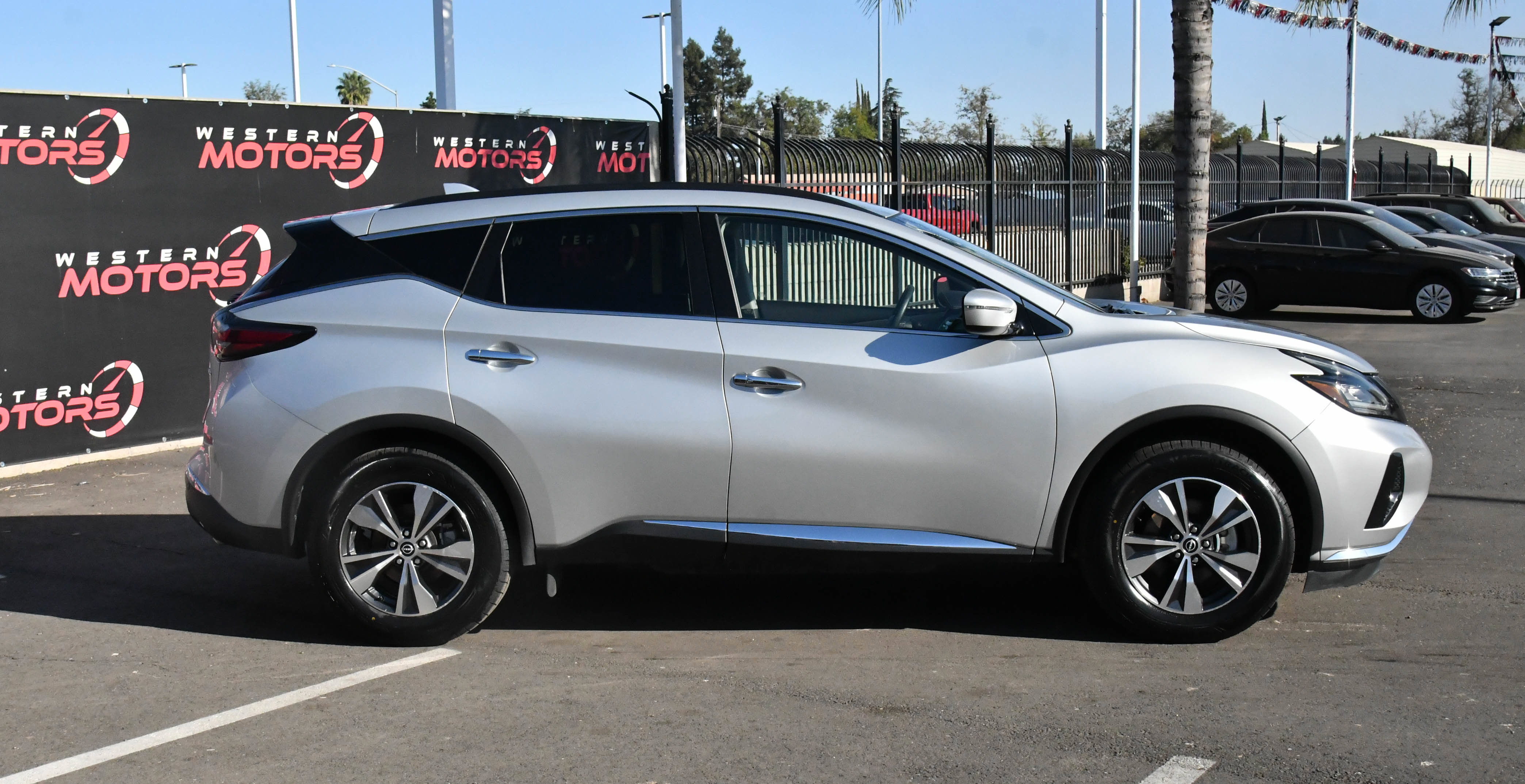 Used 2023 Nissan Murano SV image 9