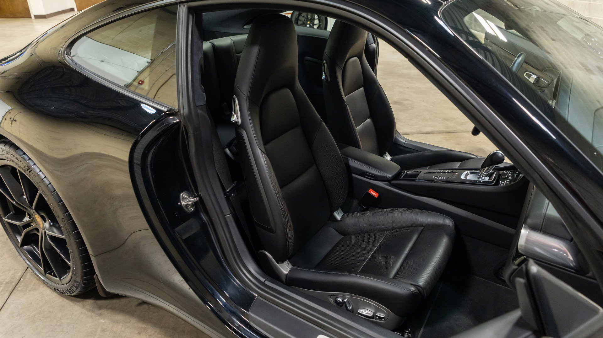 Used 2019 Porsche 911 Carrera RWD image 49