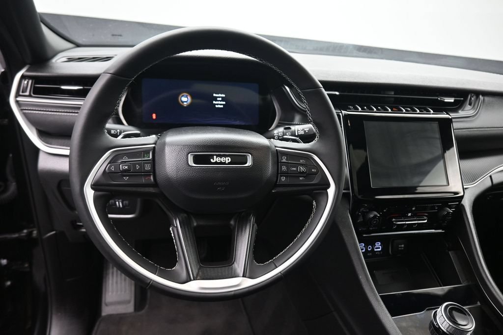 Used 2025 Jeep Grand Cherokee L Altitude AWD/4WD image 14