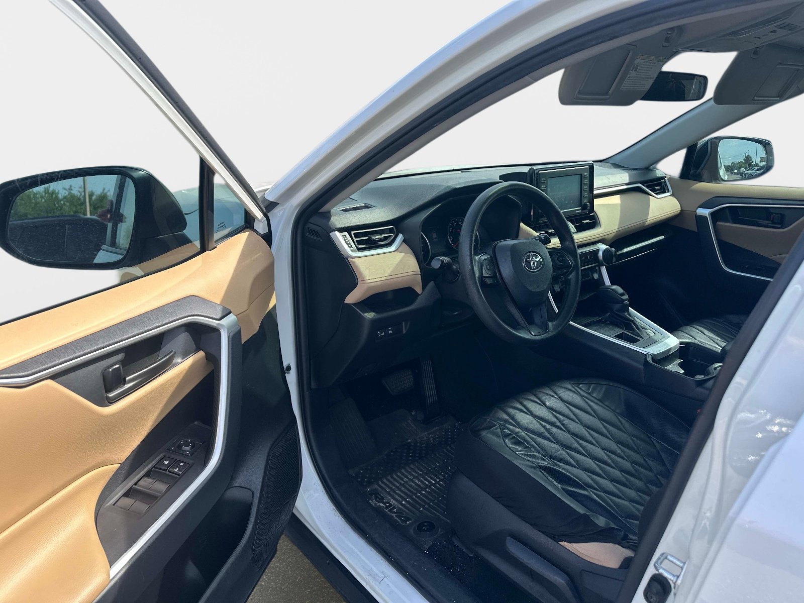 Used 2021 Toyota RAV4 LE image 11