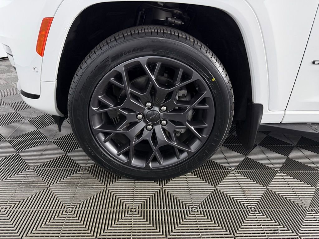 Used 2023 Jeep Grand Cherokee L Summit AWD/4WD image 12