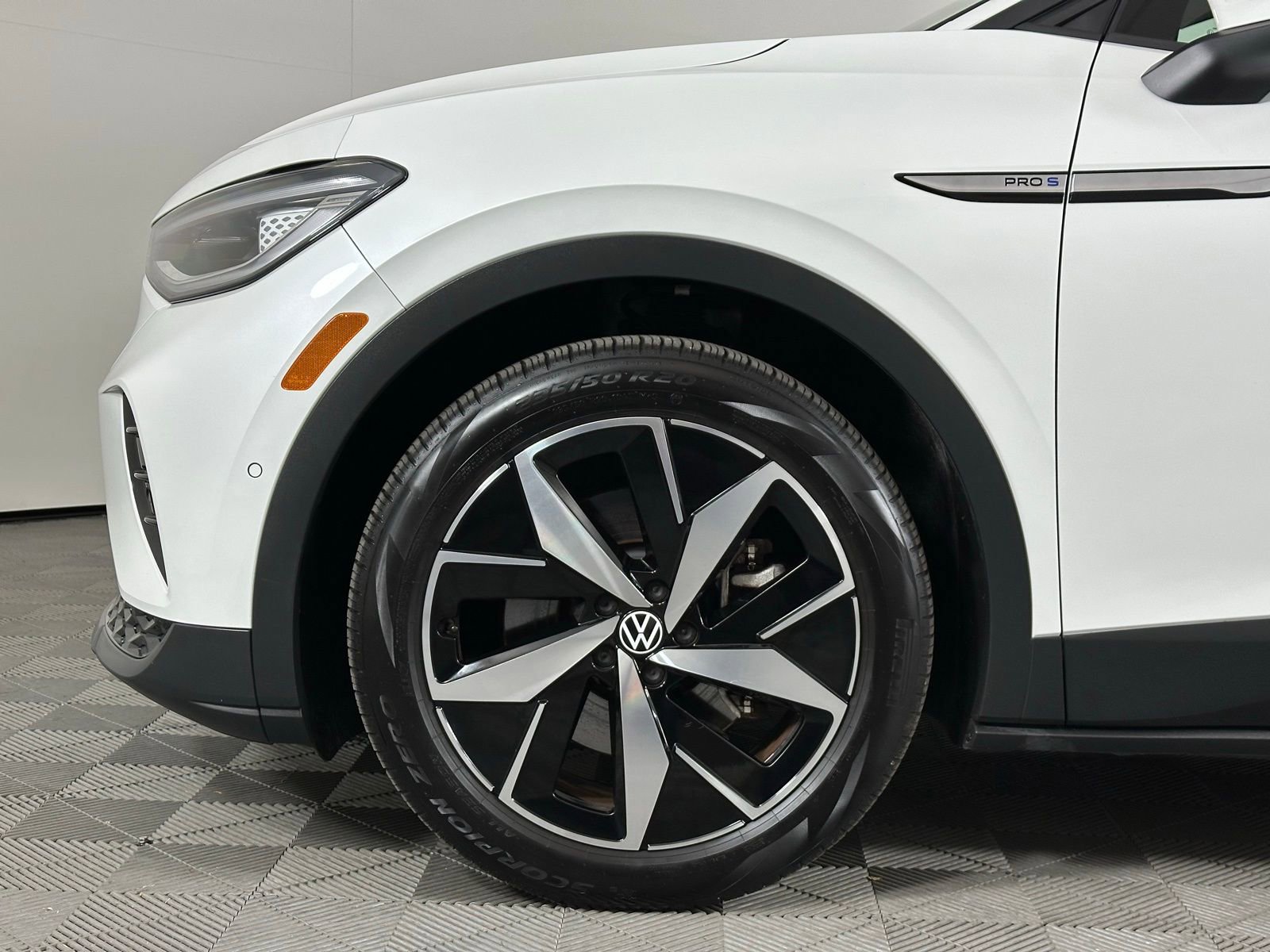 Used 2023 Volkswagen ID.4 Pro S image 9