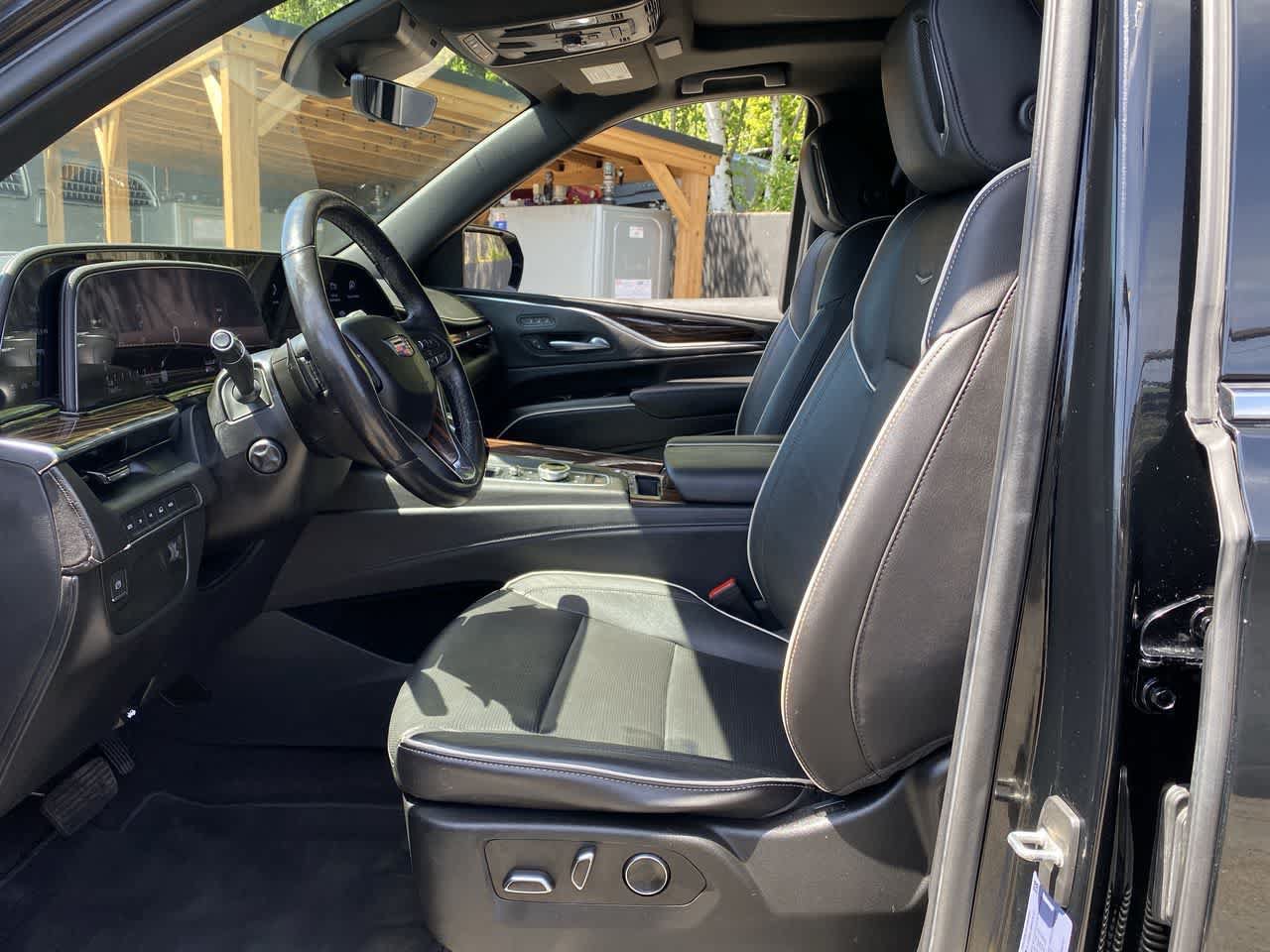 Used 2021 Cadillac Escalade ESV Premium Luxury w/ LPO, Illumination Package AWD/4WD image 14