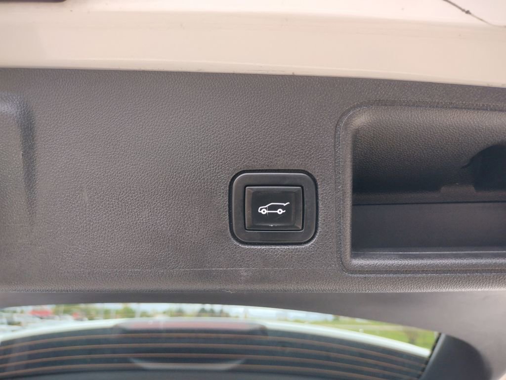 Used 2020 GMC Terrain SLE w/ Driver Convenience Package AWD/4WD image 17