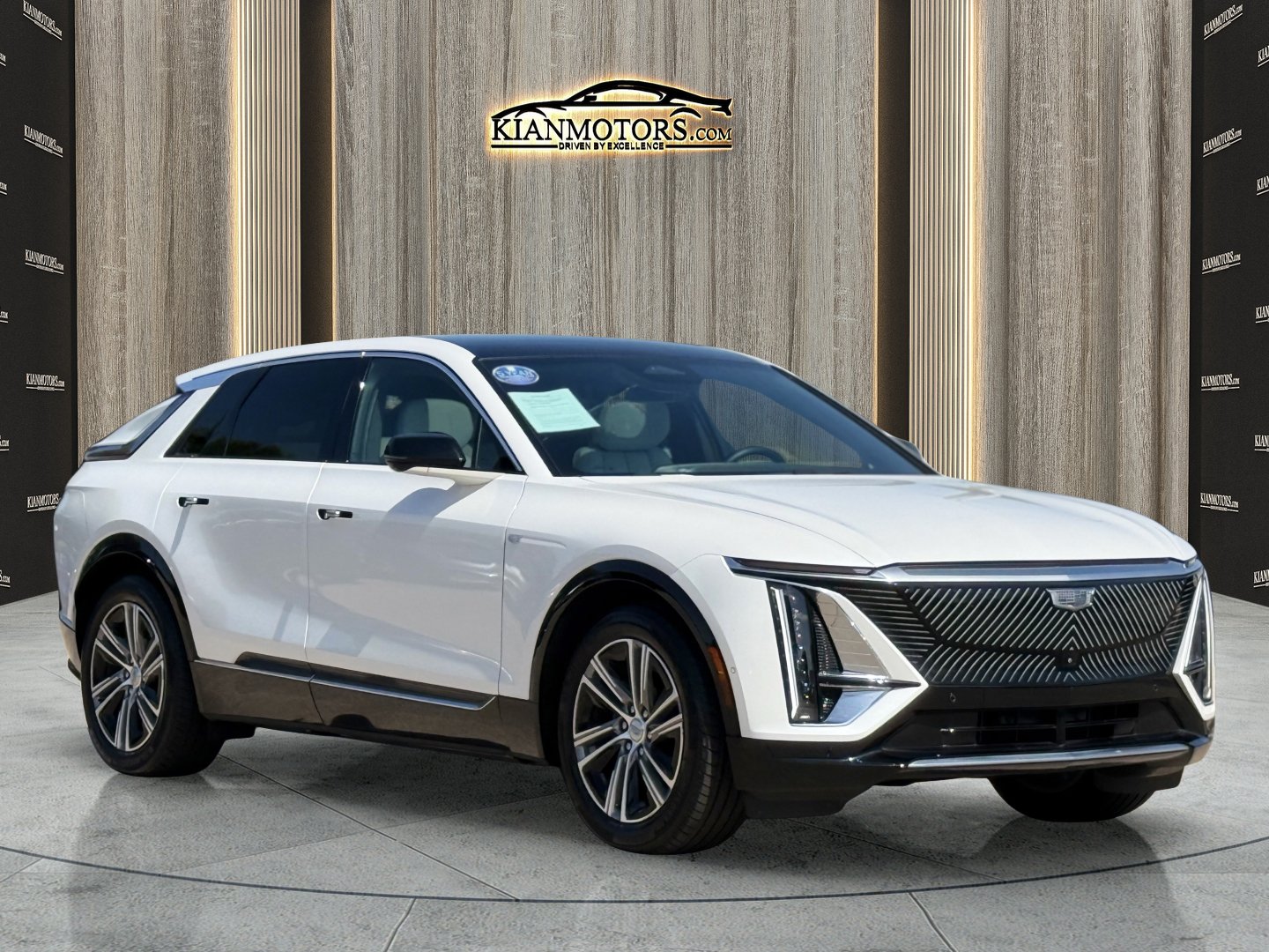 Used 2024 Cadillac Lyriq Luxury RWD image 1