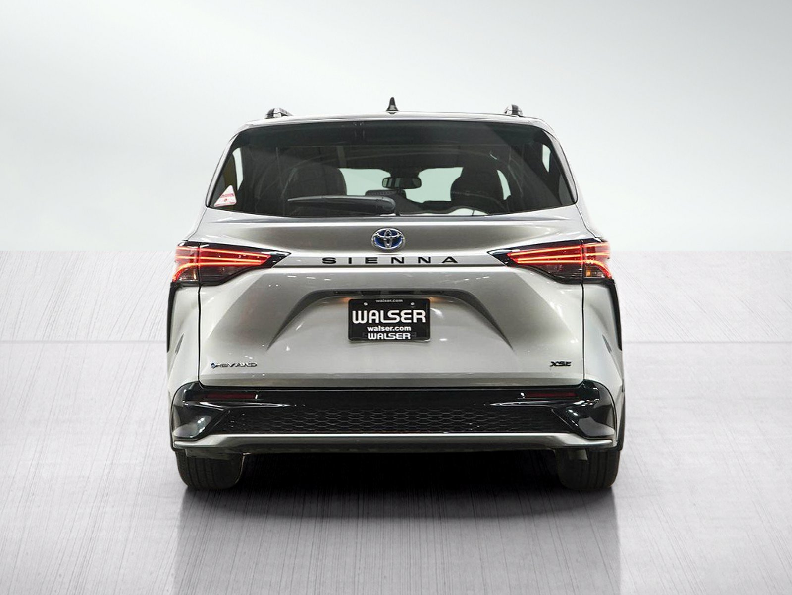 Used 2025 Toyota Sienna XSE AWD/4WD image 4
