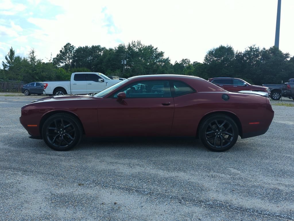 Used 2019 Dodge Challenger SXT w/ Blacktop Package RWD image 3