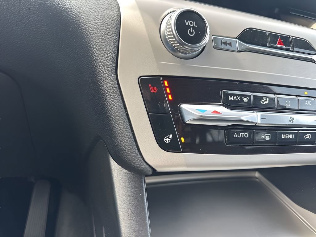 Used 2022 Ford Explorer XLT w/ Equipment Group 202A image 21