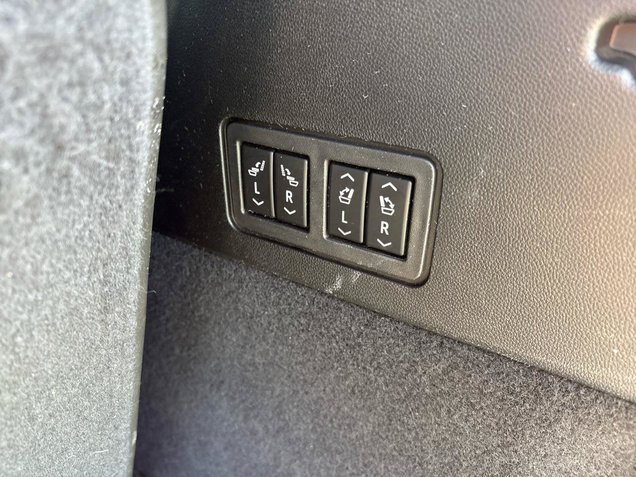 Used 2024 Cadillac XT6 Premium Luxury w/ LPO, Floor Liner Package AWD/4WD image 36
