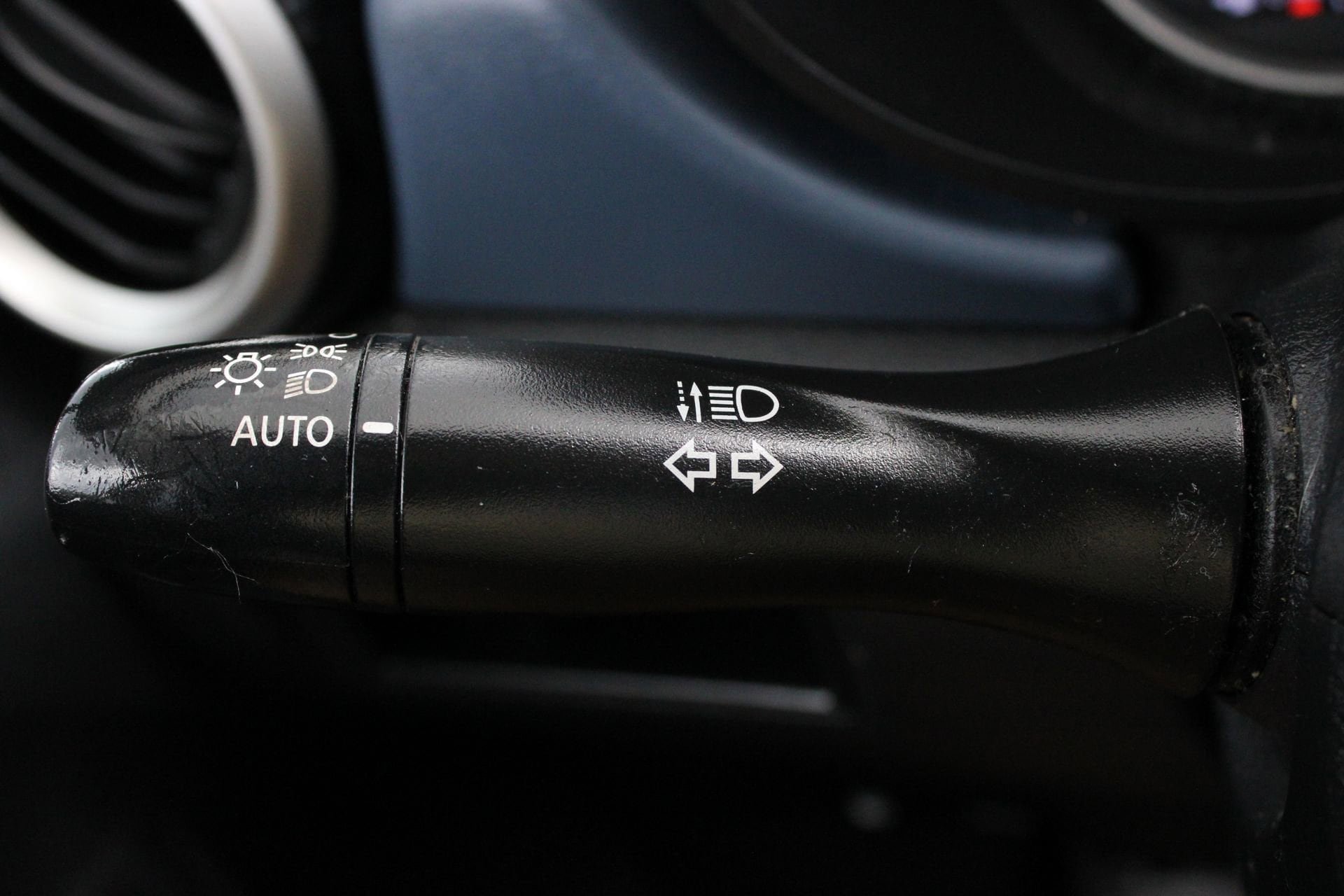 Used 2023 Nissan Versa SV w/ Trunk Package FWD image 27