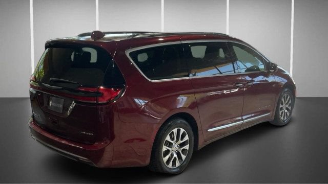 Used 2021 Chrysler Pacifica Pinnacle FWD image 8