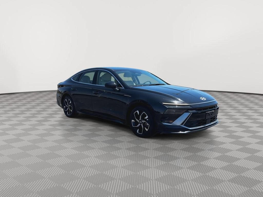 Used 2025 Hyundai Sonata SEL FWD image 2