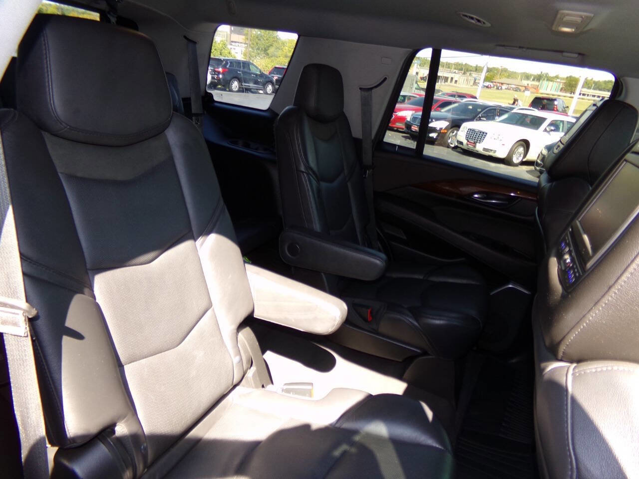Used 2019 Cadillac Escalade Luxury image 28