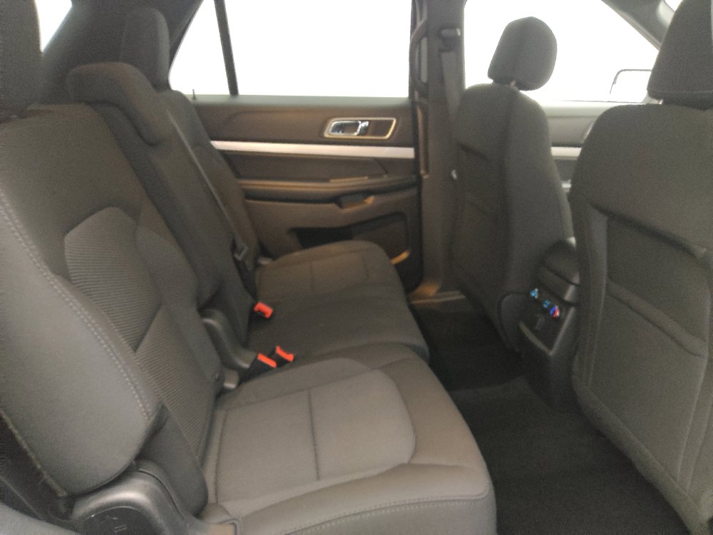 Used 2017 Ford Explorer XLT FWD image 19