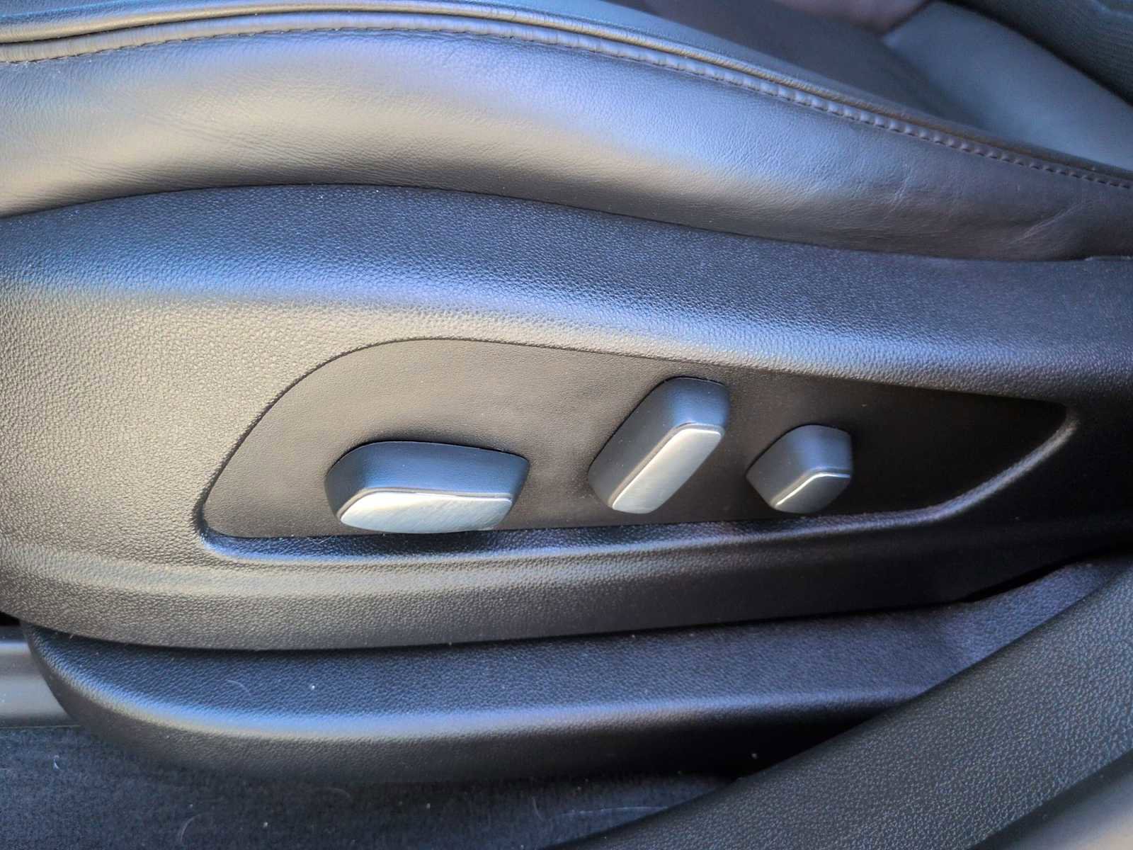 Used 2018 Cadillac XT5 Platinum w/ Driver Assist Package image 18