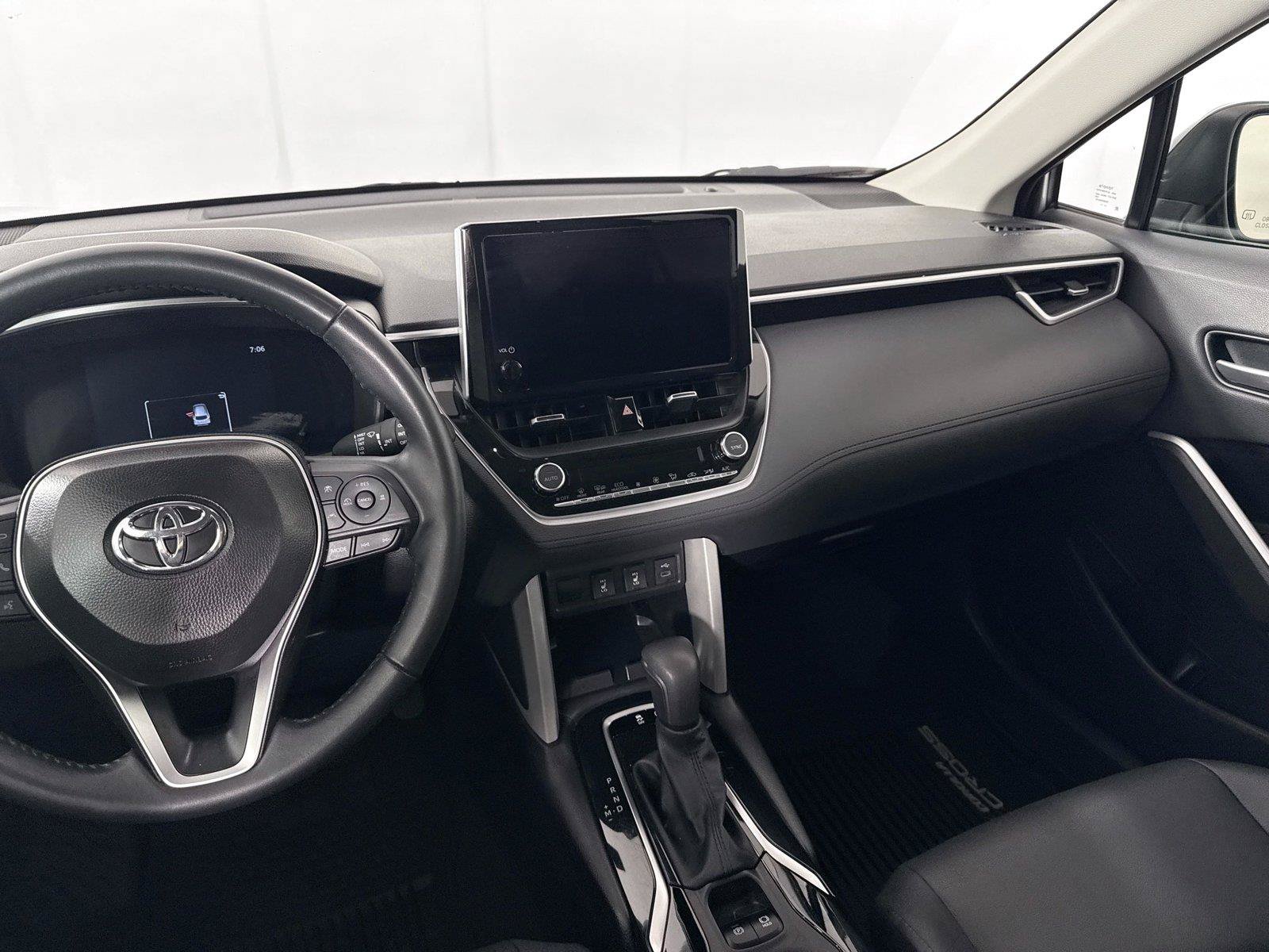 Certified 2025 Toyota Corolla Cross XLE AWD/4WD image 33