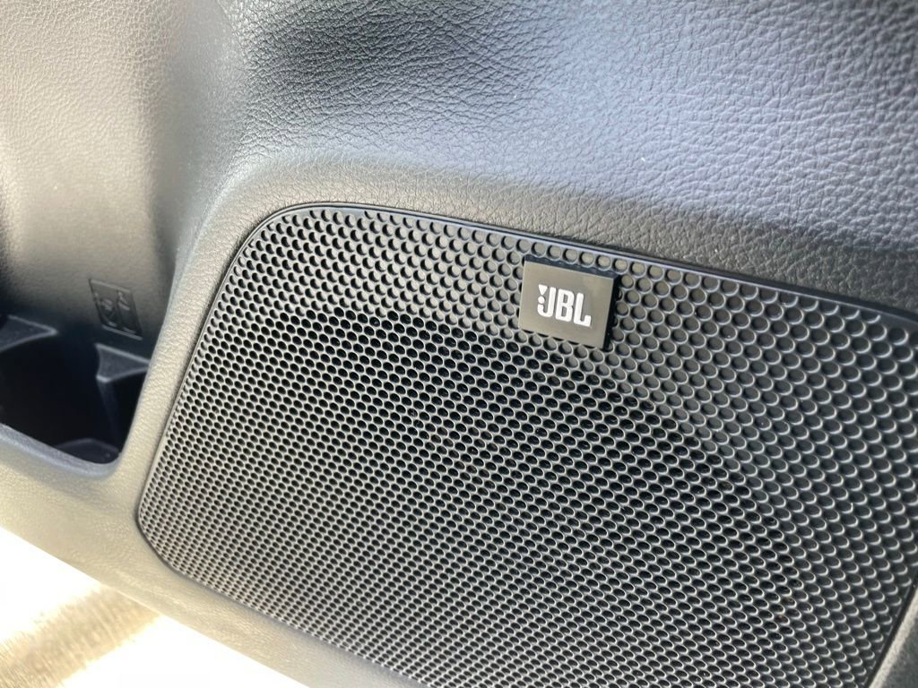 Used 2018 Toyota Tacoma TRD Off-Road AWD/4WD image 19