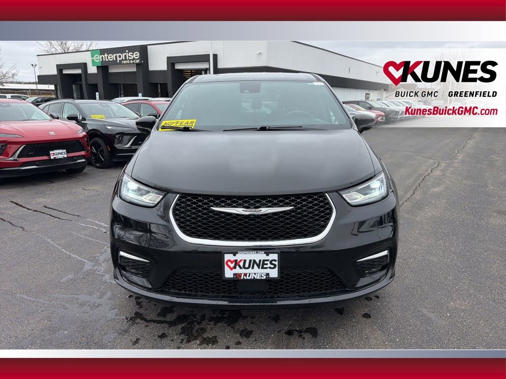 Used 2025 Chrysler Pacifica Select image 13