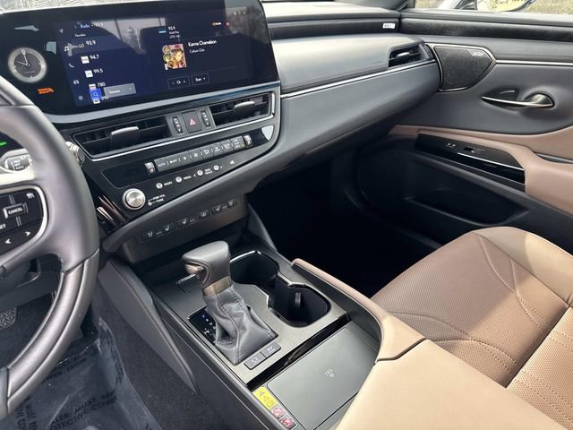 Certified 2025 Lexus ES 300h Ultra Luxury image 26