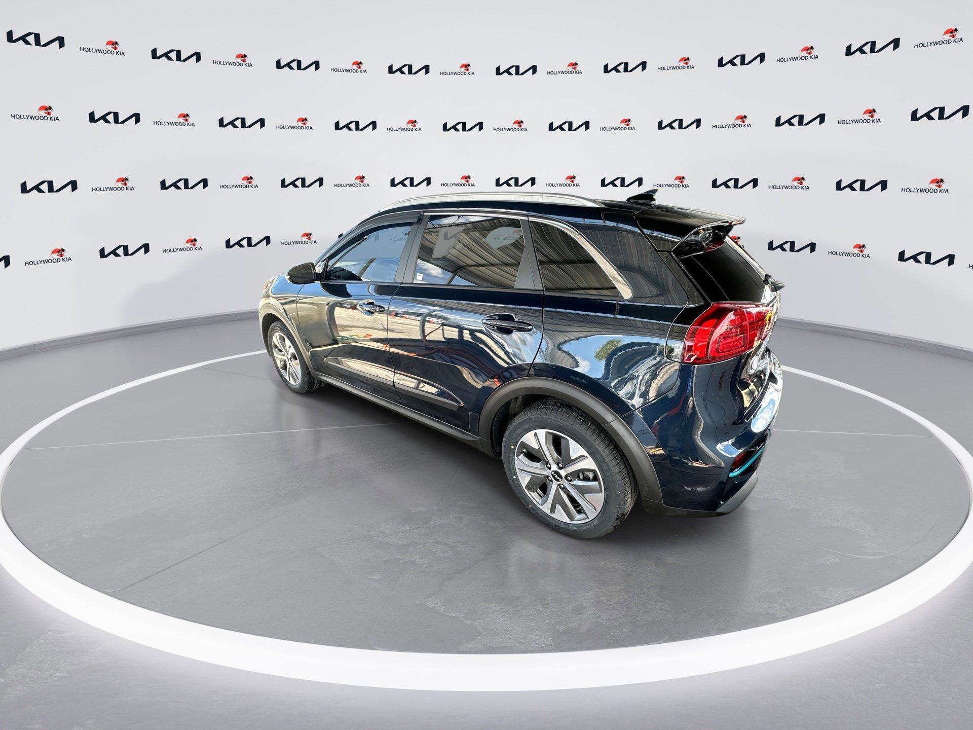 Used 2022 Kia Niro EX Premium w/ Cold Weather Package image 6