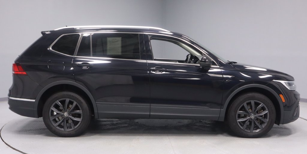 Used 2022 Volkswagen Tiguan SE w/ Panoramic Sunroof Package AWD/4WD image 11