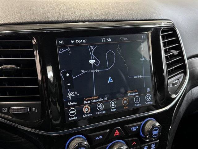 Certified 2022 Jeep Grand Cherokee Laredo X image 27