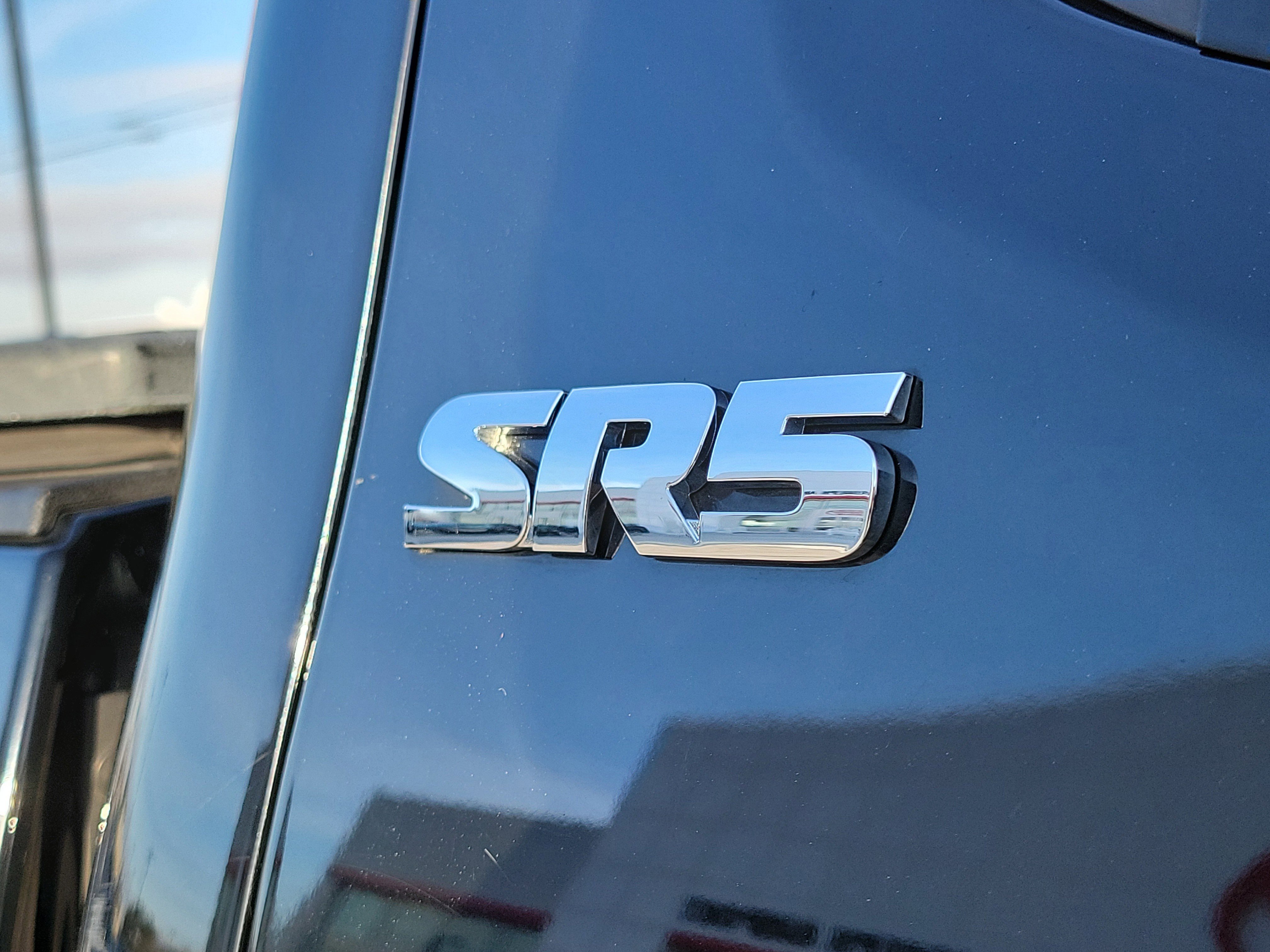 Used 2017 Toyota Tacoma SR5 image 6