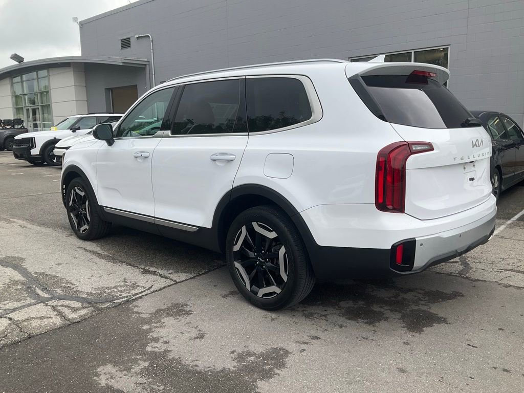 Used 2024 Kia Telluride S w/ S Sunroof Package FWD image 5