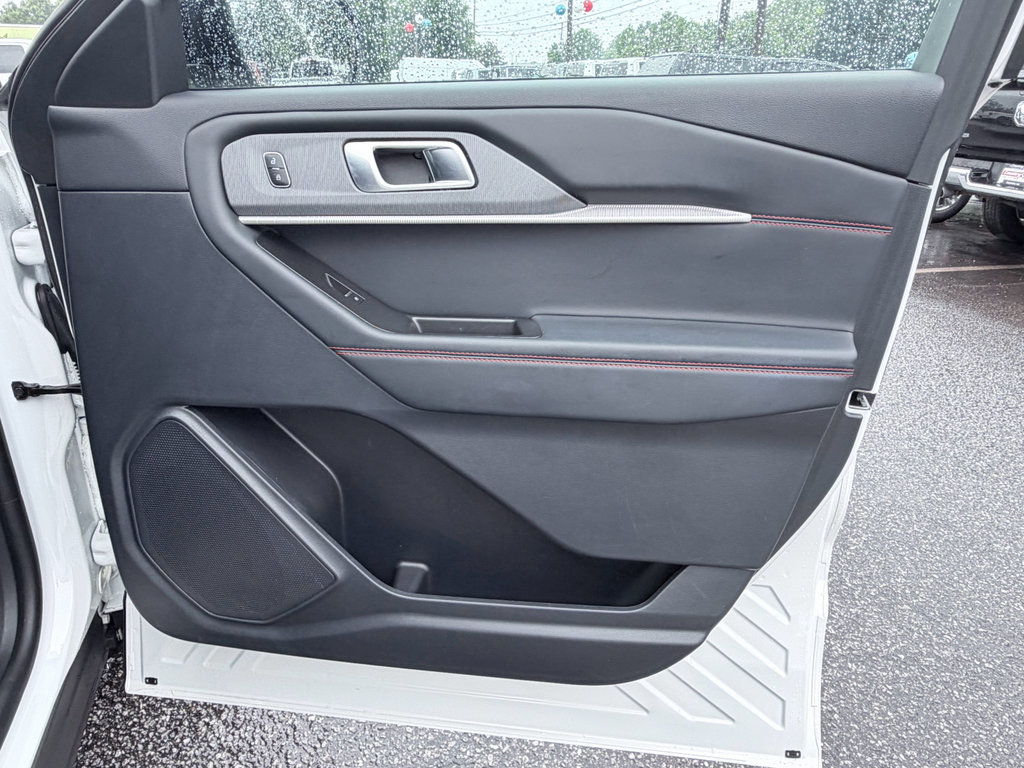 Used 2025 Ford Explorer ST-Line w/ ST-Line Street Pack AWD/4WD image 35