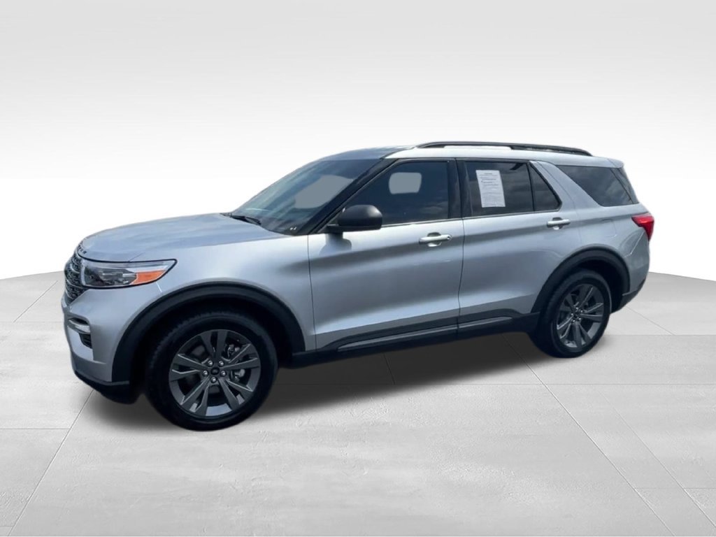 Used 2021 Ford Explorer XLT w/ Equipment Group 202A RWD image 4